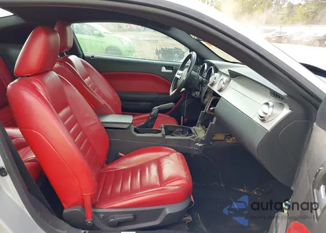 2005 Ford Mustang Gt Deluxe/Gt Premium z USA, uszkodzony, nr VIN 1ZVFT82H055114798